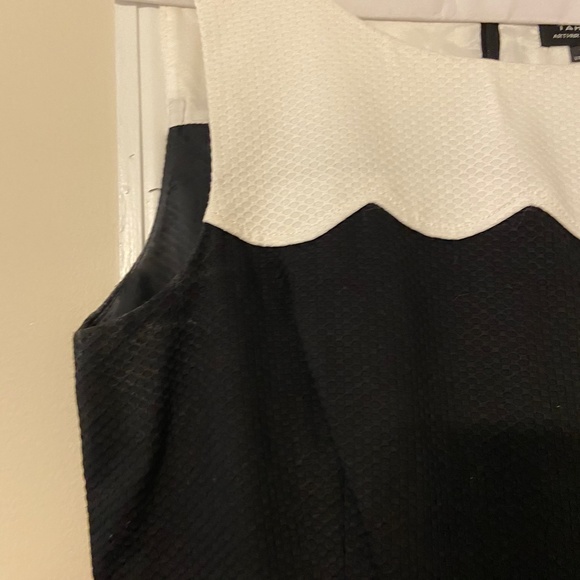 Tahari Black and white dress size 10 - Picture 10 of 13